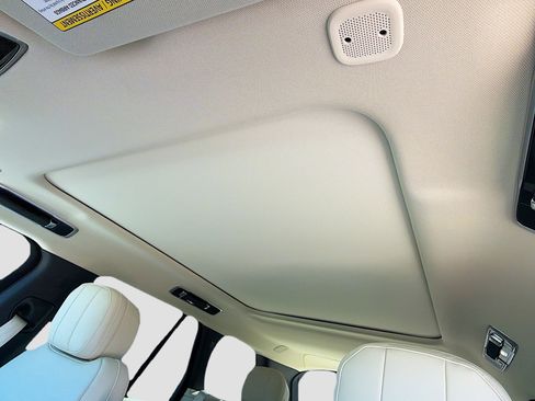 New 2025 Land Rover Range Rover SE image 20