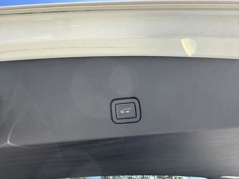 Used 2020 Cadillac XT6 Premium Luxury image 24