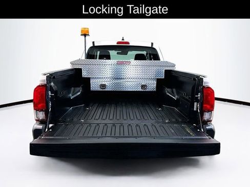 Used 2022 Toyota Tacoma SR AWD/4WD image 19