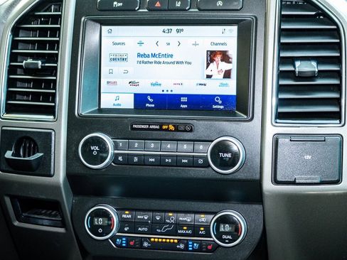 Used 2021 Ford Expedition XLT image 14