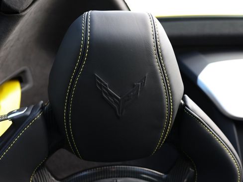 Used 2025 Chevrolet Corvette Z06 w/ Chrome Exterior Badge Package image 31