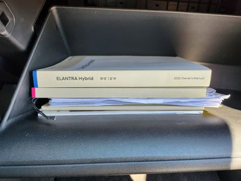 Used 2022 Hyundai Elantra Limited image 35