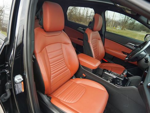 Used 2023 Kia Sportage SX image 32