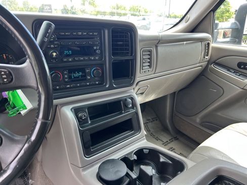Used 2005 Chevrolet Silverado 2500 LT w/ Heavy-Duty Power Package AWD/4WD image 36