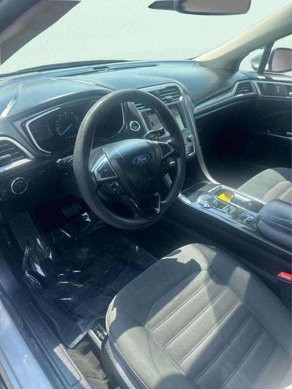 Used 2019 Ford Fusion SE FWD image 17