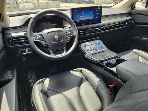 Certified 2023 Lincoln Nautilus FWD image 11
