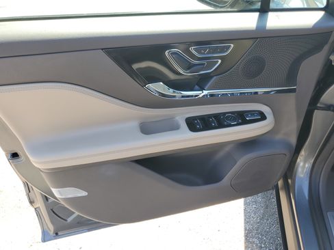 Certified 2024 Lincoln Corsair AWD w/ Equipment Group 101A image 10