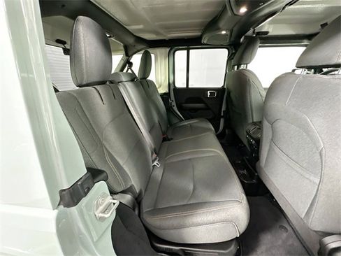 Used 2024 Jeep Wrangler Unlimited Sahara image 27