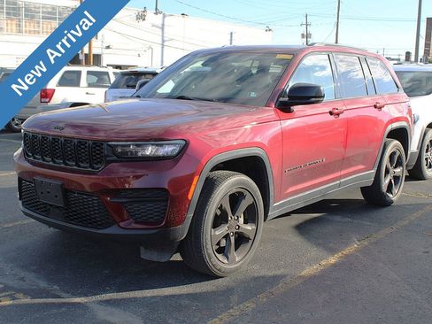 Used 2023 Jeep Grand Cherokee Altitude AWD/4WD image 1