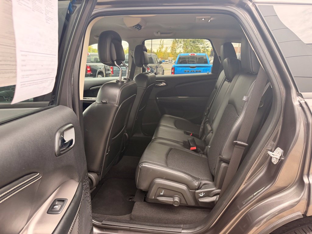Used 2018 Dodge Journey Crossroad w/ Navigation Group AWD/4WD image 18