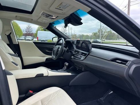 Used 2022 Lexus ES 300h w/ Luxury Package FWD image 25