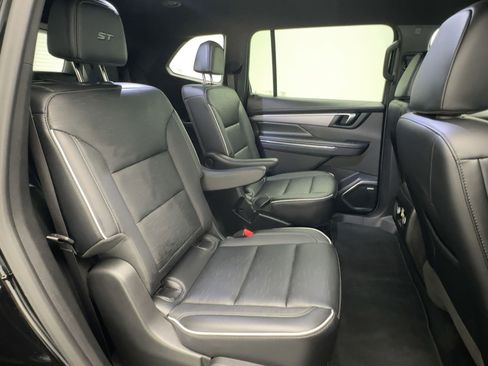 Used 2025 Buick Enclave Sport Touring image 28