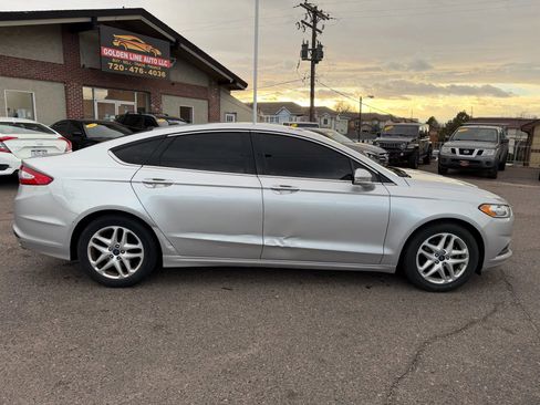 Used 2015 Ford Fusion SE image 9