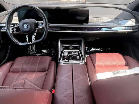 Used 2024 BMW i7 xDrive60 AWD/4WD image 7
