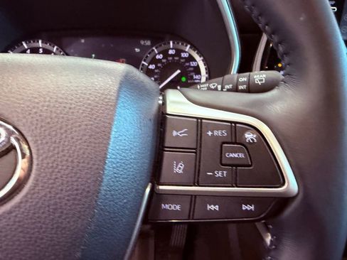 Used 2022 Toyota Highlander XSE image 24