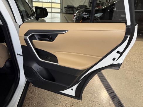 Used 2022 Toyota RAV4 LE image 25