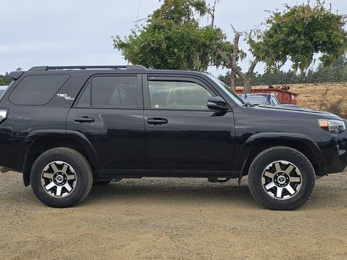 Used 2021 Toyota 4Runner TRD Off-Road Premium w/ Moonroof Package AWD/4WD image 3