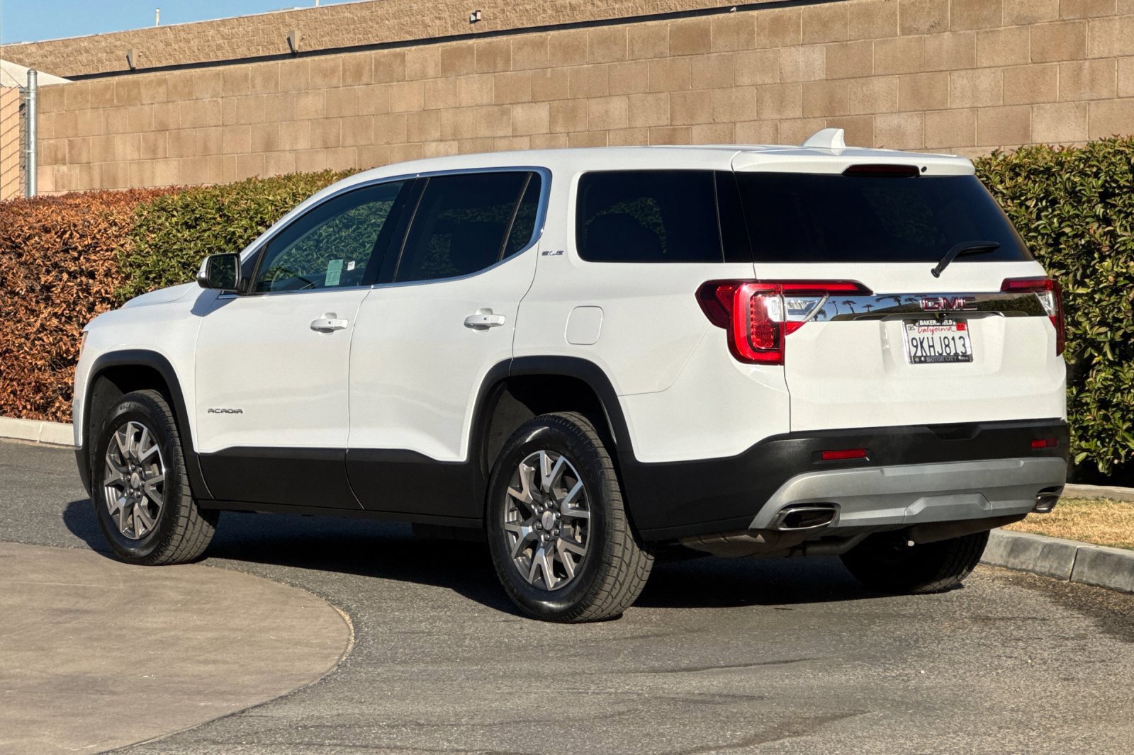 Certified 2023 GMC Acadia SLE w/ LPO, Cargo Package FWD image 6
