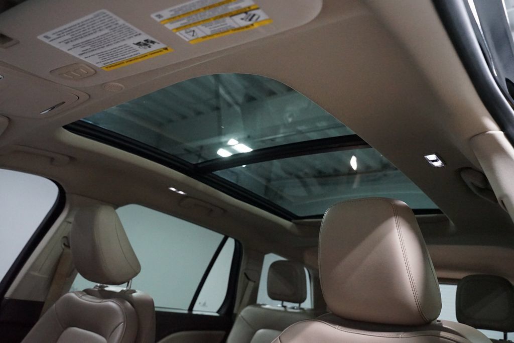 Used 2023 Lincoln Aviator 2WD w/ Premium Package image 34