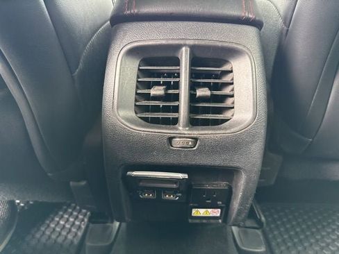 Used 2019 Jeep Cherokee Trailhawk w/ Comfort/Convenience Group AWD/4WD image 19