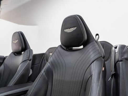Used 2019 Aston Martin DB11 Volante image 32