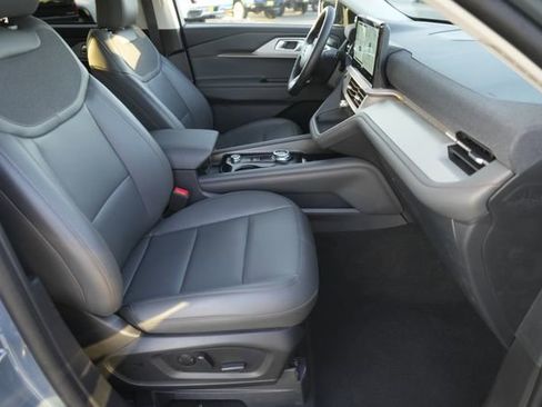 Used 2025 Ford Explorer Active w/ Active Comfort Package image 20