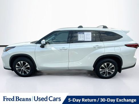 Used 2022 Toyota Highlander XLE AWD/4WD image 5