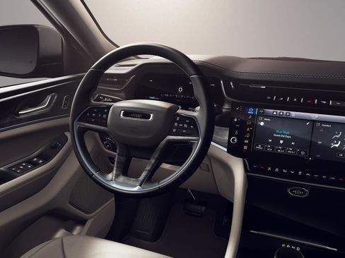 New 2026 Jeep Grand Cherokee L Limited image 9