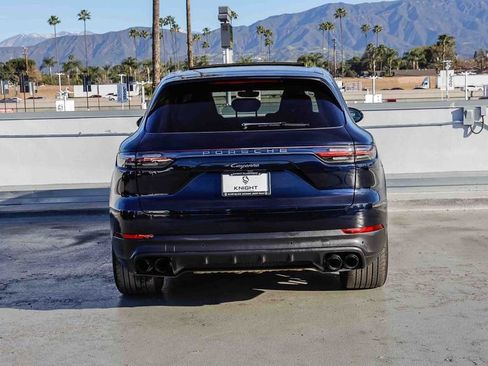 Used 2023 Porsche Cayenne Platinum Edition image 8