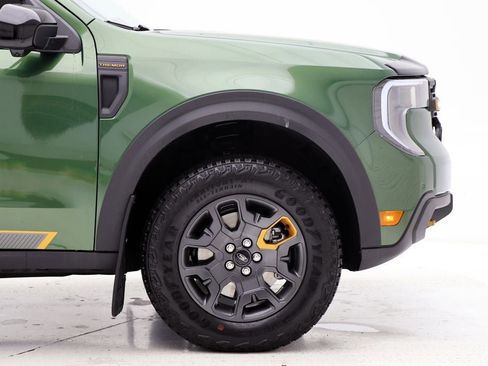 Used 2025 Ford Maverick Tremor image 4