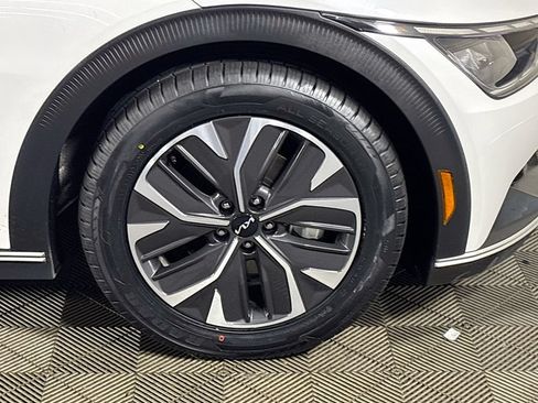 Used 2024 Kia EV6 Light AWD/4WD image 23