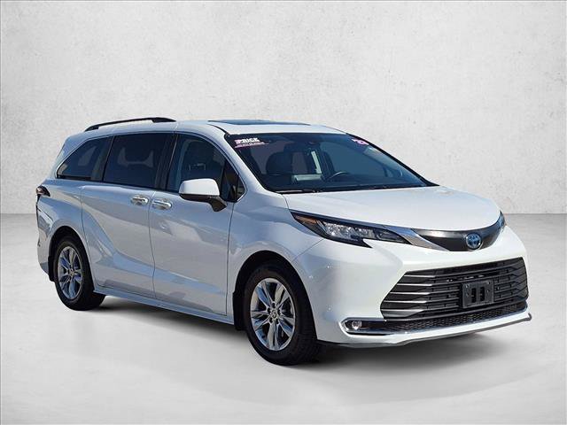 Used 2023 Toyota Sienna XLE w/ XLE Plus Package AWD/4WD image 3