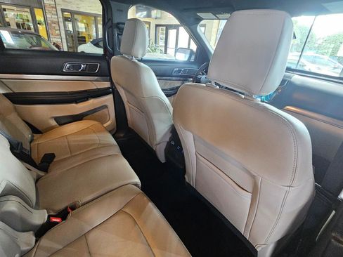 Used 2018 Ford Explorer XLT w/ Equipment Group 202A image 18