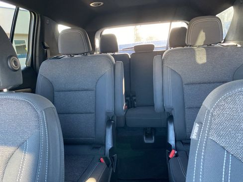 Used 2025 Chevrolet Traverse LT image 34