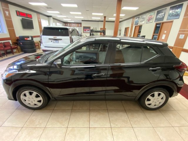 Used 2022 Nissan Kicks S FWD image 2