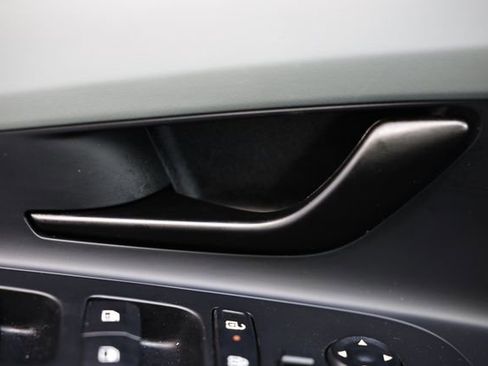 Used 2025 Hyundai Elantra Limited FWD image 39