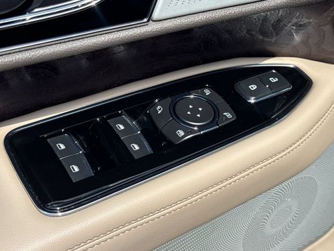 Certified 2022 Lincoln Navigator Reserve AWD/4WD image 16
