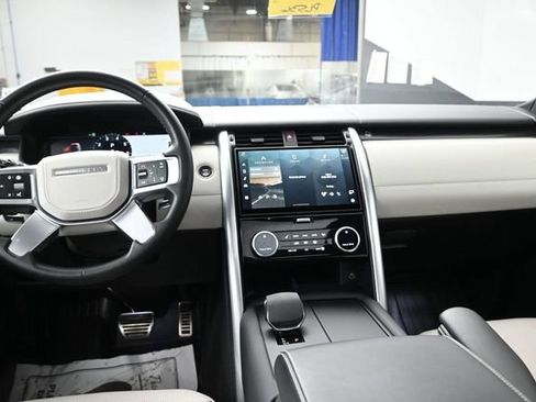 Used 2024 Land Rover Discovery Metropolitan Edition AWD/4WD image 24