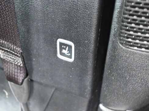 Used 2025 Chrysler Pacifica Limited FWD image 29