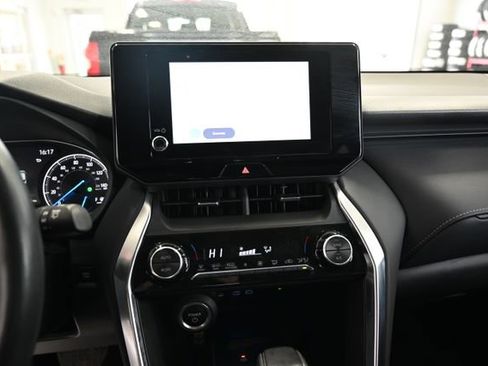 Used 2023 Toyota Venza LE AWD/4WD image 15