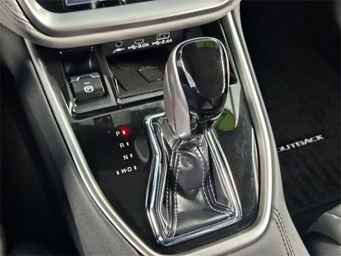 Used 2025 Subaru Outback Limited image 24
