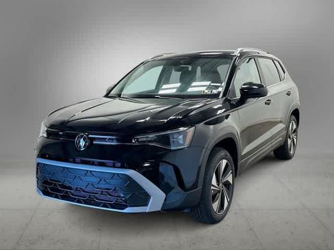 Used 2025 Volkswagen Taos SE AWD/4WD image 1