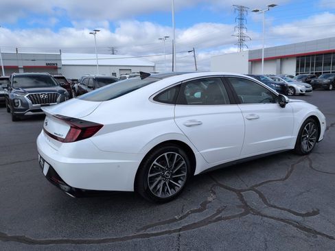 Used 2022 Hyundai Sonata Limited w/ Preferred Accessory Package image 5