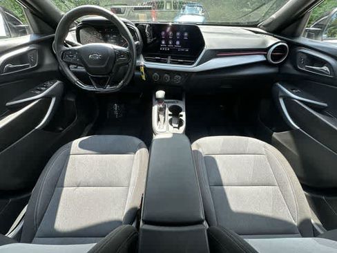 Used 2024 Chevrolet Trax RS w/ Driver Confidence Package FWD image 18