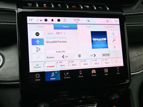 Used 2025 Jeep Grand Cherokee Limited w/ Black Appearance Package image 36