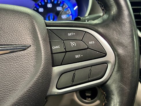 Used 2020 Chrysler Pacifica Touring-L Plus FWD image 34