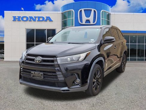 Used 2019 Toyota Highlander SE w/ Nightshade Edition AWD/4WD image 19