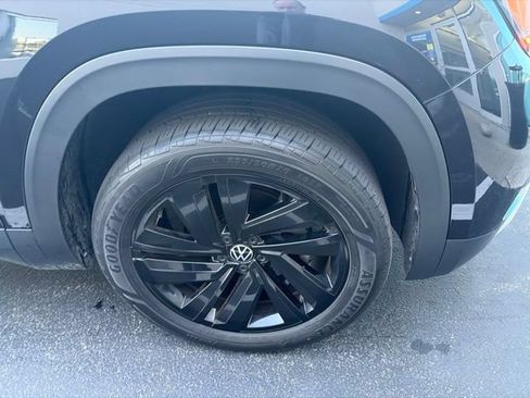 Used 2023 Volkswagen Atlas Cross Sport SE w/ Black Wheel Package AWD/4WD image 2