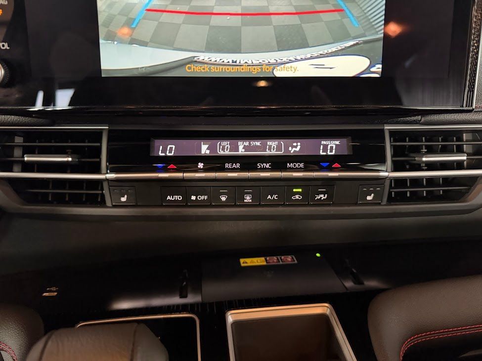 Used 2025 Toyota Sienna XSE AWD/4WD image 28