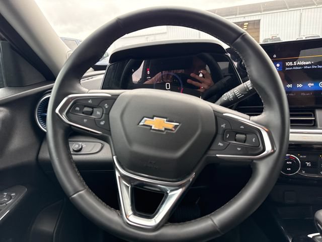 Used 2025 Chevrolet Trax LT w/ Driver Confidence Package FWD image 17
